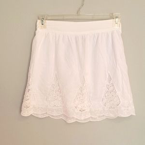 Cool White Crochet with Scallop Hemline Mini Skirt Small LBK